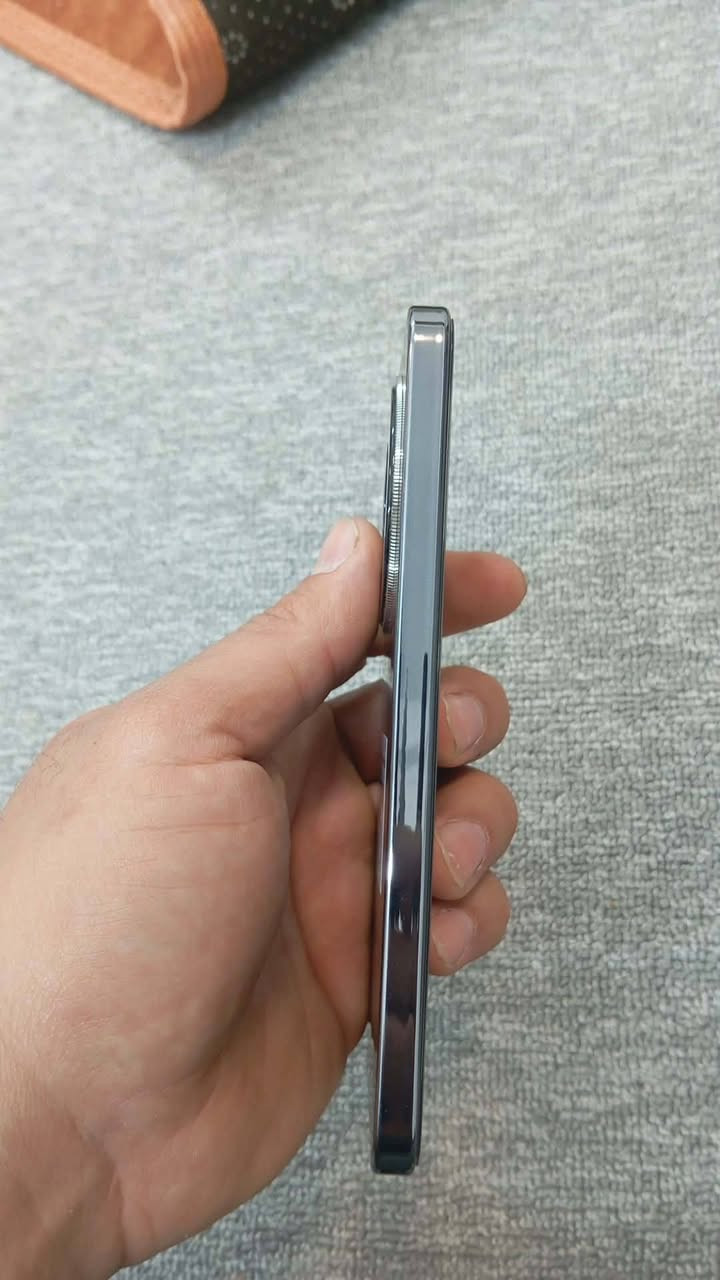 HONOR X9d
 ذاكره ٢٥٦ ذاكره عشوائيه ١٢
 جهاز استعمال جديد ملحقاته كامله
 السعر 380 وبي مجال 
***********
