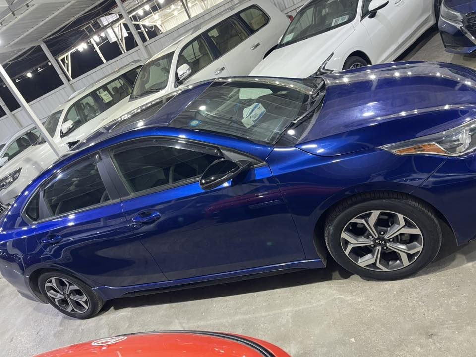 السلام عليكم كيا فورتي 2021 بغداد معوقين باقي سنتين وتصير حره استيراد شخصي فول مواصفات 
جي تي لاين محرك 2.0 دوش ماشيه 46 الف ميل حادثها صفحه السايق وبيها صبغ بالقماره 
السياره جاهزه كير ومحرك وحداديه وكهرباء و تبريد وتدفئه مكفول على ايدي محد صاعدها من دخلت للعراق لحد الان 
للبيع او مراوس مع باجير 
للاتصال  *********** ابو احمد
