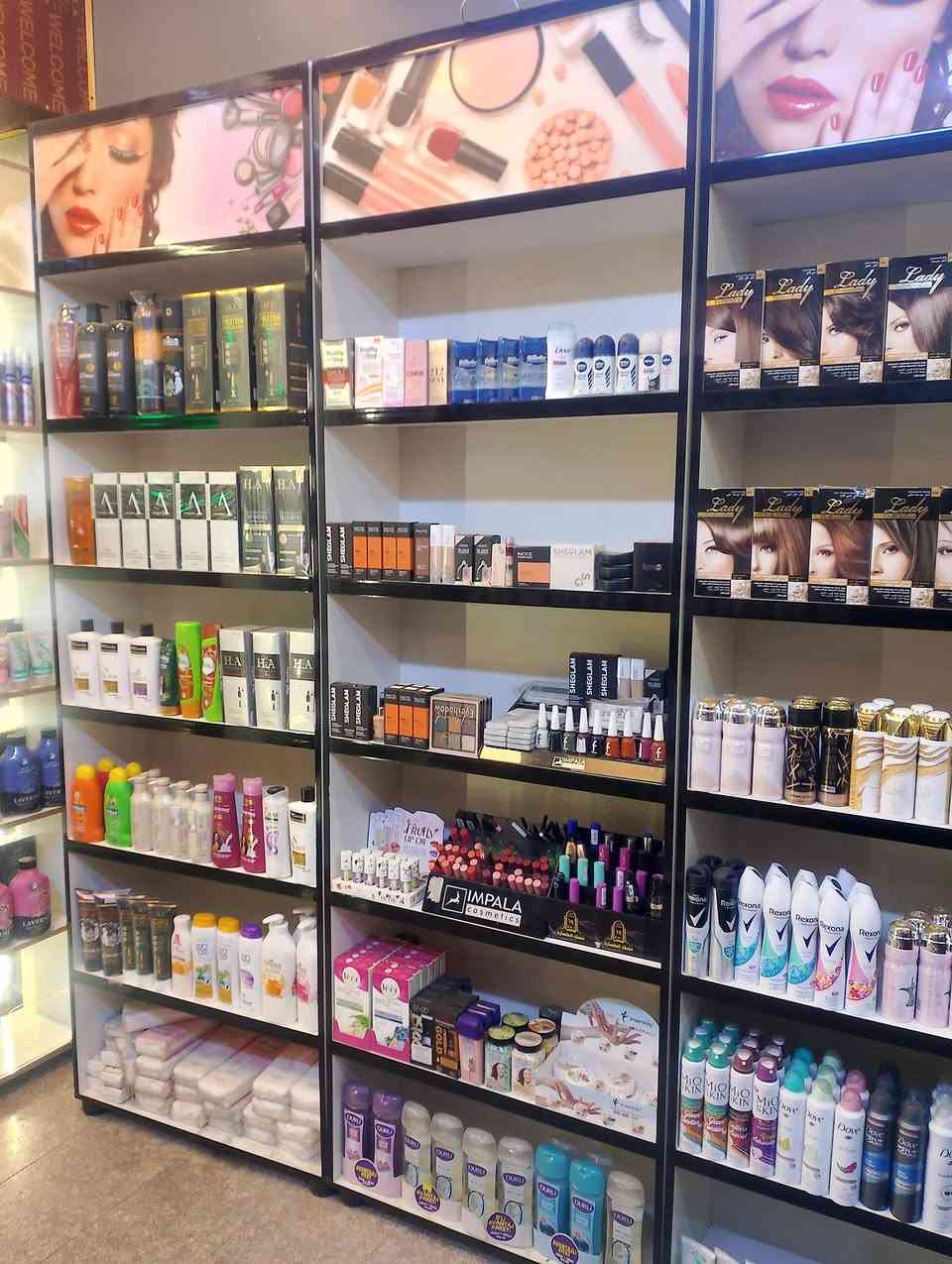 السلام عليكم فاترينات عطور أو مكياج
عدد 10 مع ميز 
عدد الرفوف 6 مع إعلان ضوئي 
عمق 40
ارتفاع2.5
عرض 80 
السعر مليون ومئة وخمسون قفل 
مكاني بغداد العدل ***********
