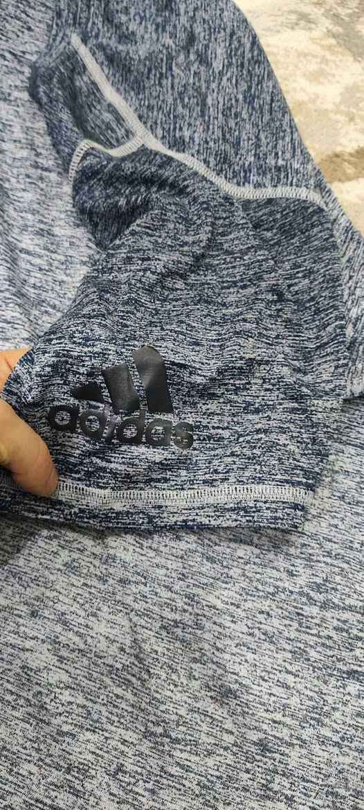 Adidas ✅✅ 
باله اوريجنال 💯💯 
النظافة 💯💯    
M القياس 
52cm عرض الصدر 
70cm الطول 
يتوفر توصيل لجميع محافظات العراق 🚙


**إذا كنت صاحب هذا الإعلان وتريد حذفه لأي سبب، رجاءا أرسل رسالة إلى الدعم الفني**