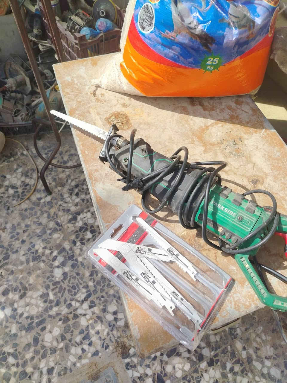 منشار ترددي اخو الجديد شغال ويا تيغ بكل احجامها سعر 35 او مراوس بدريل لقمه شحن بغداد الامين ***********7
