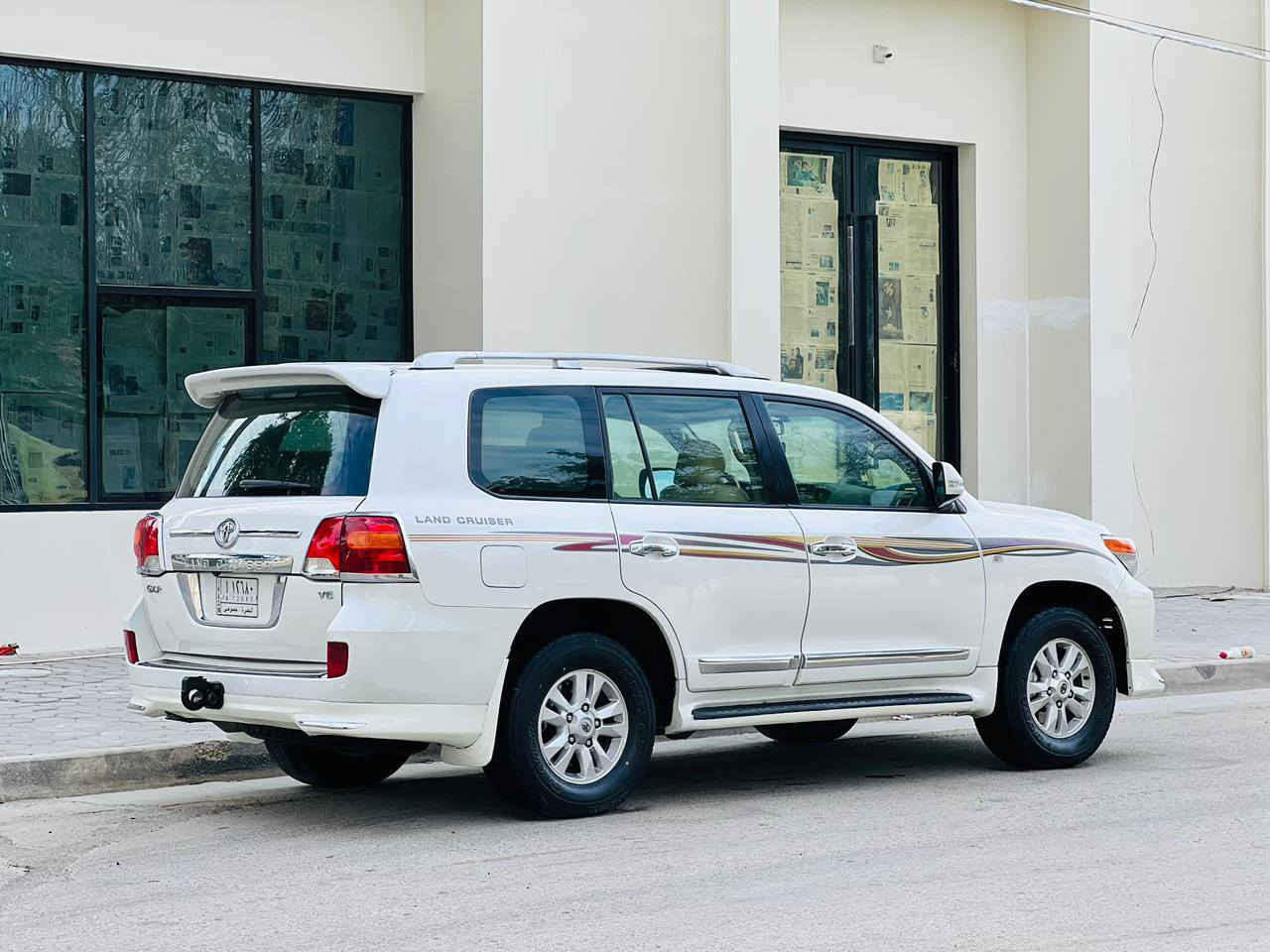 لاندكروزر مديل 2008 سعر 253 قابل للتفاوض للاستفسار الاتصال ***********  مكفوله من ضربه وتبديل بيه صبغ ثلث قطع ولباقي كفاله عامه مواصفات GXR فول فتحه سقف بصمه تشغيل سبعه 7راكب ثلث قطع تبريد شاشه كامره دواره كشنات جلد بصمه بواب مثبت سرعه فورويل ثلاجه داخليه داخل بيجي شاير بلمري مري كهربائي مكينه سته 6سلندر مكينه وكير مكفولات حداديه جديدهه تخم تاير جديد تبريد شغال ثلج سنويه لل 30 مشروع وطني مكان سياره كربلاء كربلاء, العراق
