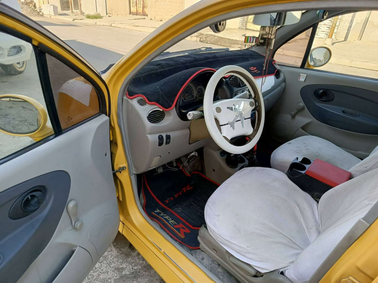 السياره مكينه تعمير جديد
تخم تاير رقم انكليزي 
السياره امصفره هيئه وغرامات 
جديده وبسمي اني شرعيها 
رقم نينوى ,2011
سعرها 38وبيها مجال الطيبين
***********
