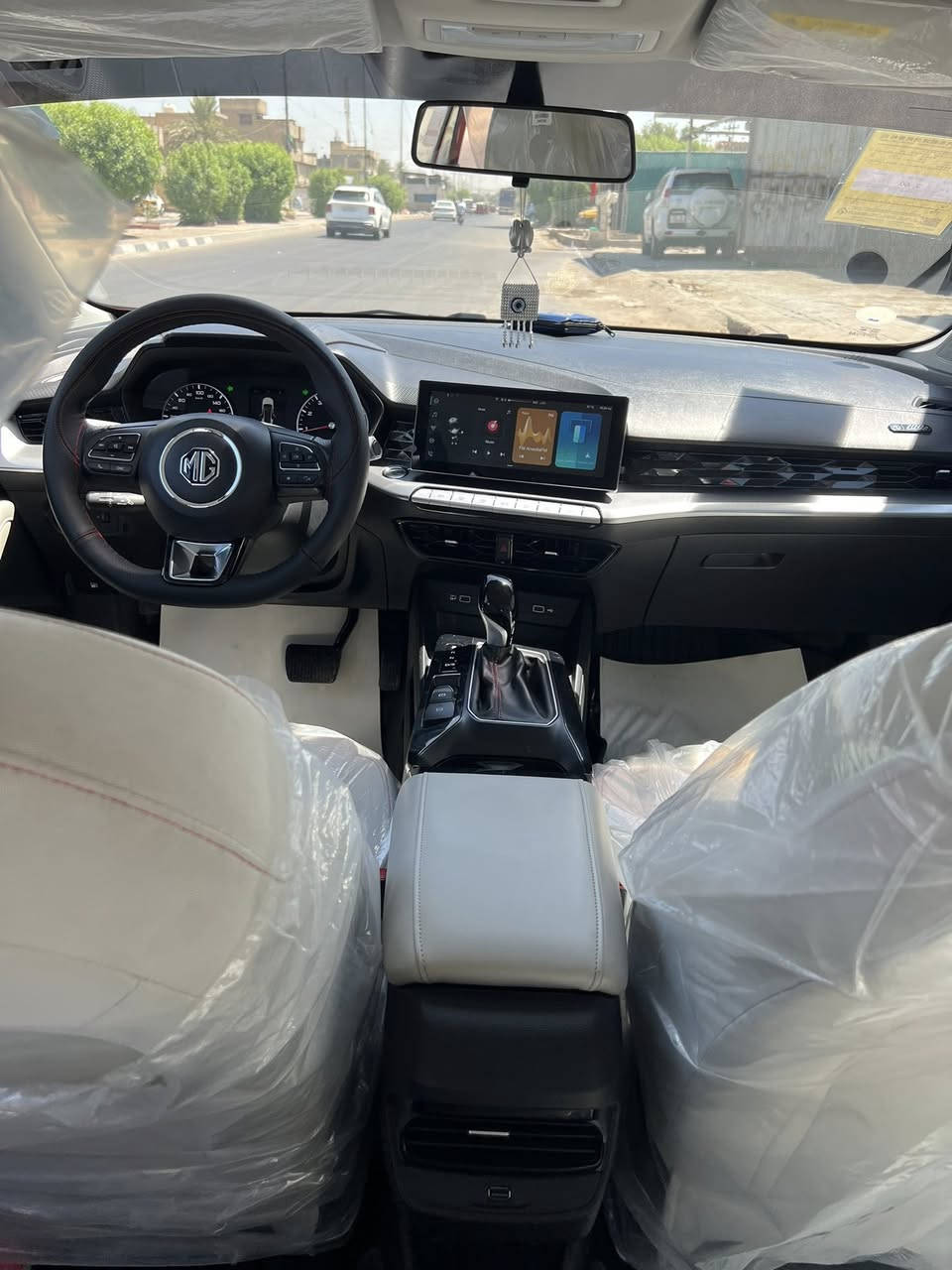سلام عليكم سياره أم جي جيتي سياره كفاله عامه مابيهه لا صبغ ولا بارد بوضعيه الشركه بعدهي بلضمان ماشيه ٢٢      ٢بصمات مرقم بغداد باسمي لاستفسار رقم الهاتف ***********العنوان بغداد
