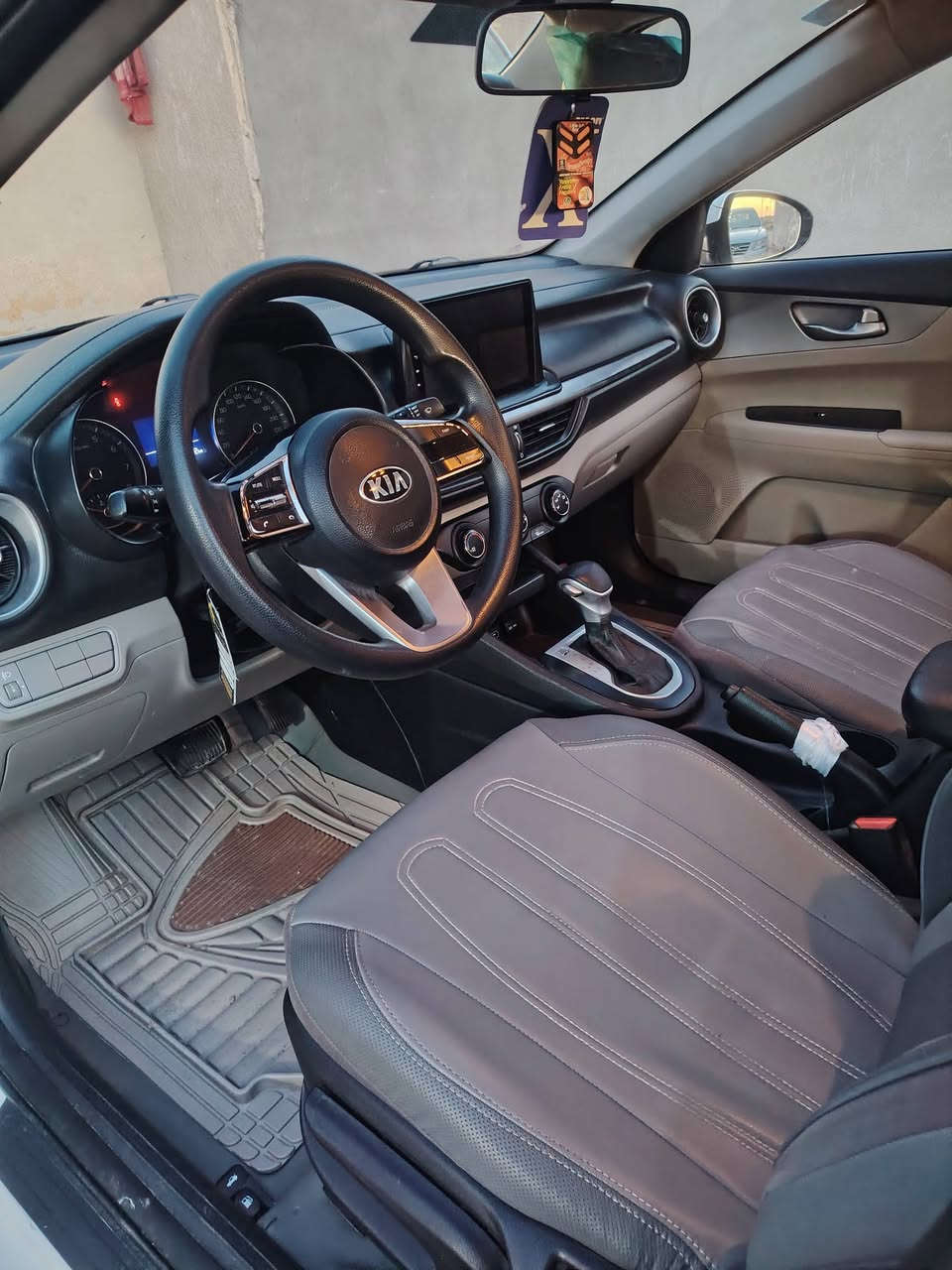 السلام عليكم سيراتو 21 خليجي مكفوله من الضربه والصبغ بارد فقط محرك ١٦٠٠ رقم بغداد انكليزي جاهزه من كلشي مكانه ديوانيه ***********
