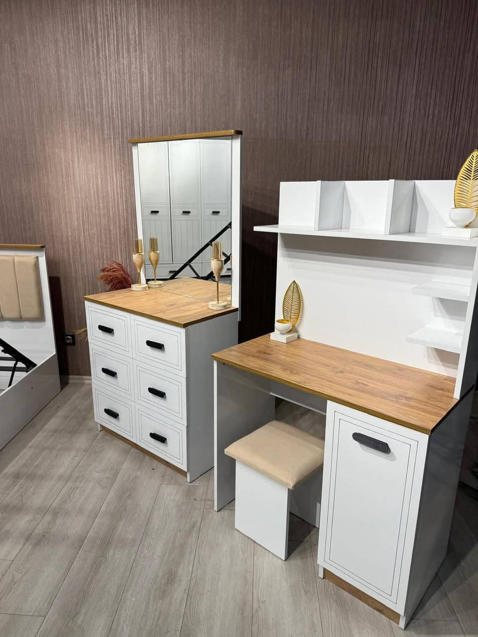 كاشان مول للاثاث المنزلي

شبابي 6 باب 
سرير جك ضهر بلوك شغل اصلي 
7 قطع 
يتوفر توصيل وشد الى كافة المحافظات 

***********
***********
