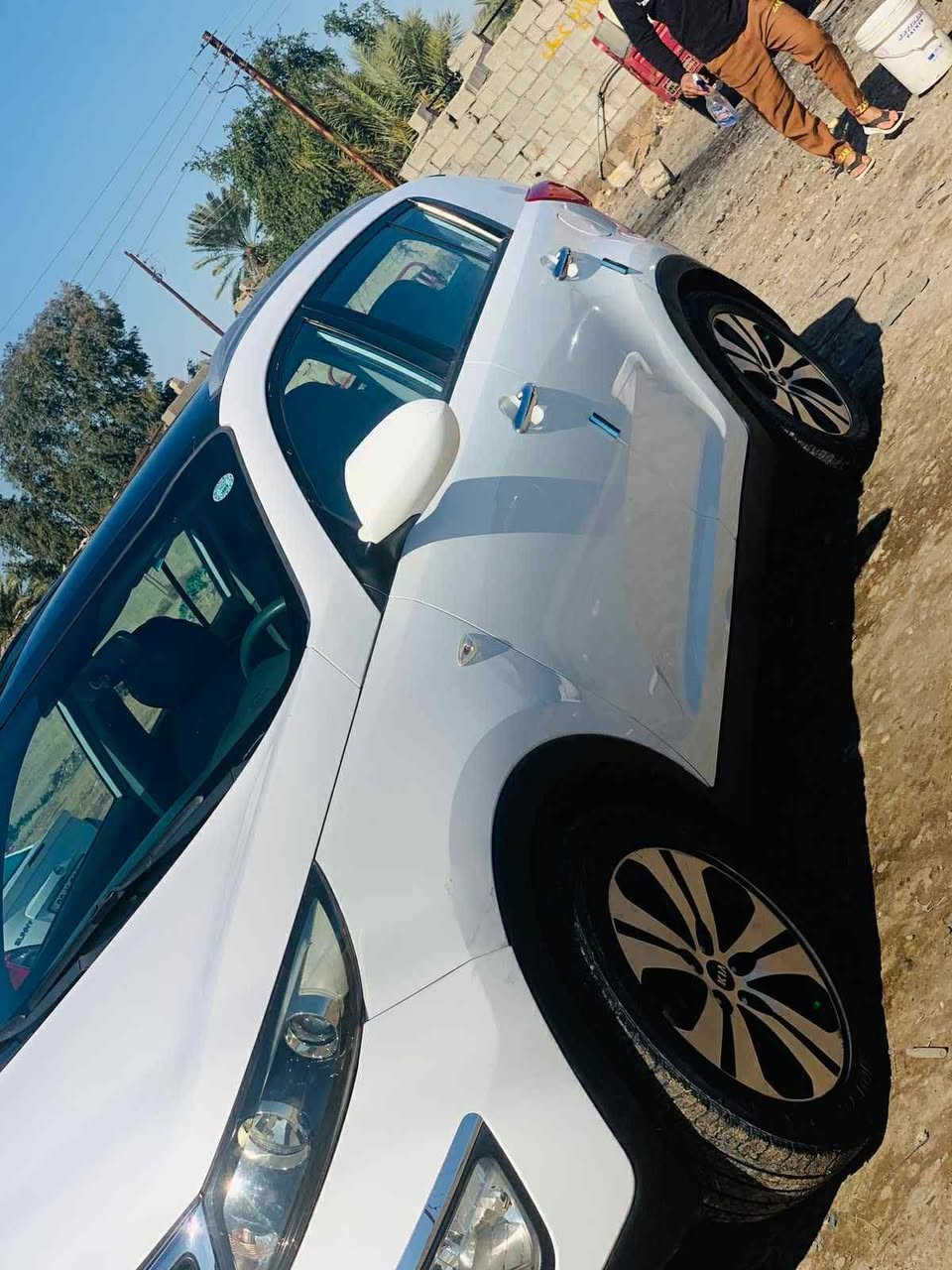 السلام عليكم:
سبورتج （2012）للبيع مبدل بيها بابين شركه جهه عكس السايق والباقي مكفول صدرها محركها كير مكفولات مكانها حي الوحده قرب بسمايه السعر  （130$) للستفسار 

***********  أبو سجاد
