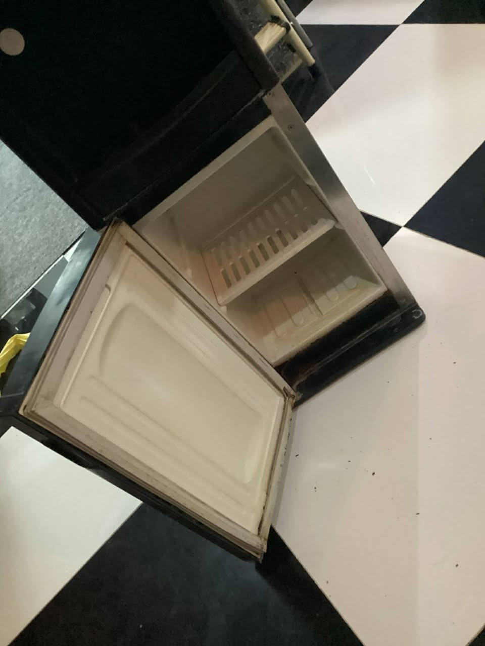 براد ستعماله قليل  وسعر مناسب  مكانه الحله


**إذا كنت صاحب هذا الإعلان وتريد حذفه لأي سبب، رجاءا أرسل رسالة إلى الدعم الفني**