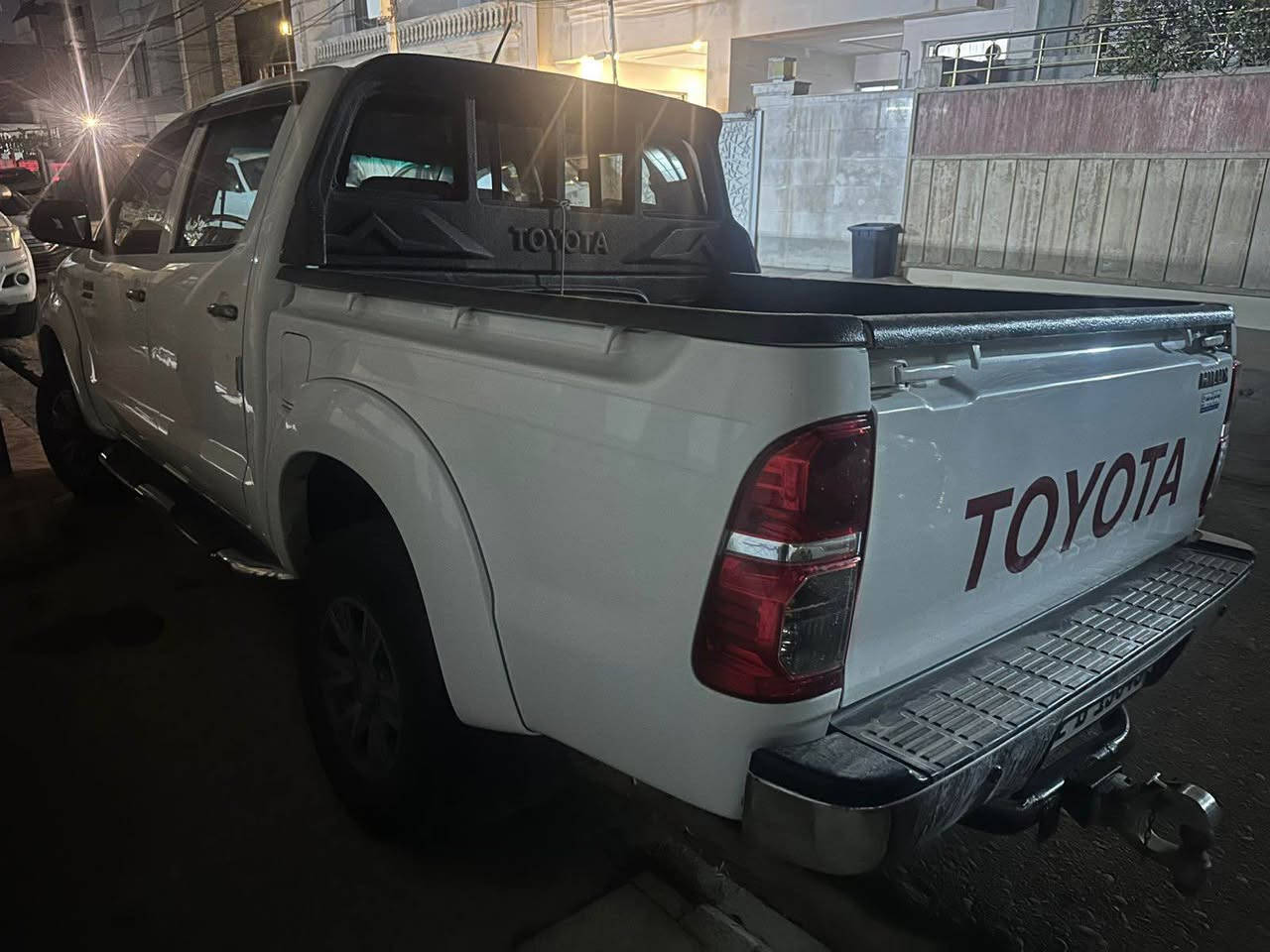 تويوتا هايلوكس 
سيد نهرو 
موديل ٢٠١٣ 
بدون دعم 
صبغ بيها شبرين 
بيها مكانين تعديل بارد و رصعات  
رقم و سنوية جديد 
رقم اربيل 
ماشيه ١٦٢ الف كم 
سيارة بدون مصروف 
سعر ٢٠٥ مجال 
مكان سيارة اربيل 
اخوكم ابو محمد 
واتساب متوفر 
٠٧٥٠/٨٢٩/٢٠٠٩ أربيل, العراق


**إذا كنت صاحب هذا الإعلان وتريد حذفه لأي سبب، رجاءا أرسل رسالة إلى الدعم الفني**