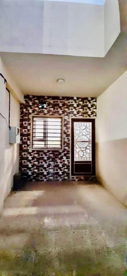 السلام عليكم دار للبيع
في حي السماح الثانيه قرب المستوصف 
سند سكن طابو 
مساحة 100 متر مربع 
يحتوي الدار على غرفه واستقبال ومطبخ وهول وصحيات 
للاستفسار الاتصال على الرقم 
***********
