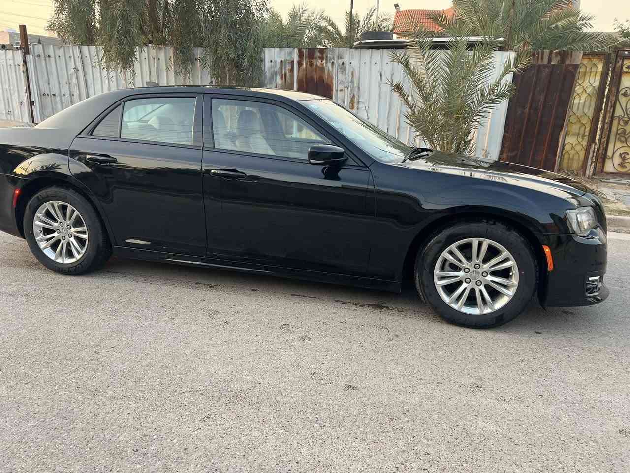 السلام عليكم كلايسلر موديل 2023 وارد امريكا تبديل جاملغ امامي اصلي ماشيه 17 ميل السعر 30000 أمريكي للتواصل على الرقم ***********
