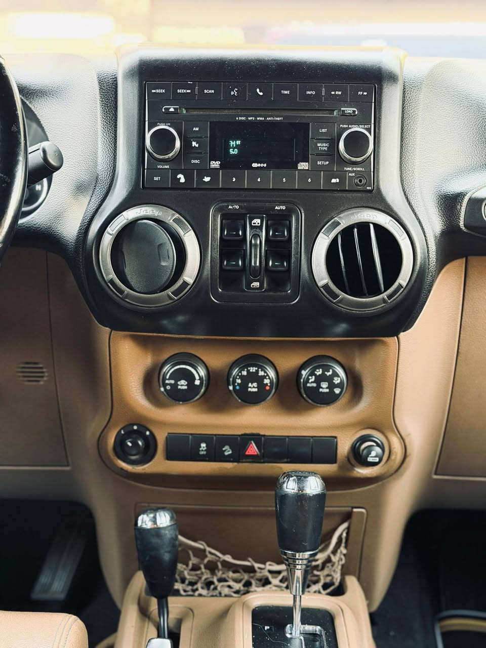 الرانجلر مش مجرد عربية، دي أسلوب حياة كامل
Jeep Wrangler | 2013 🏁

▪️ فابريكة بالكامل
▪️ عداد 145,000 كم
▪️ حالة ممتازة وجاهزة للفحص

🚨 متاح جميع أنظمة التقسيط
✔ مقدم يبدأ من 30%
✔ بدون استعلام ائتماني
✔ بدون حظر بيع
✔ فائدة تبدأ من 13%
المعاينة مدينة نصر 
للإستفسار والمعاينة 
01090551309
https://wa.me/201090551309


**إذا كنت صاحب هذا الإعلان وتريد حذفه لأي سبب، رجاءا أرسل رسالة إلى الدعم الفني**
