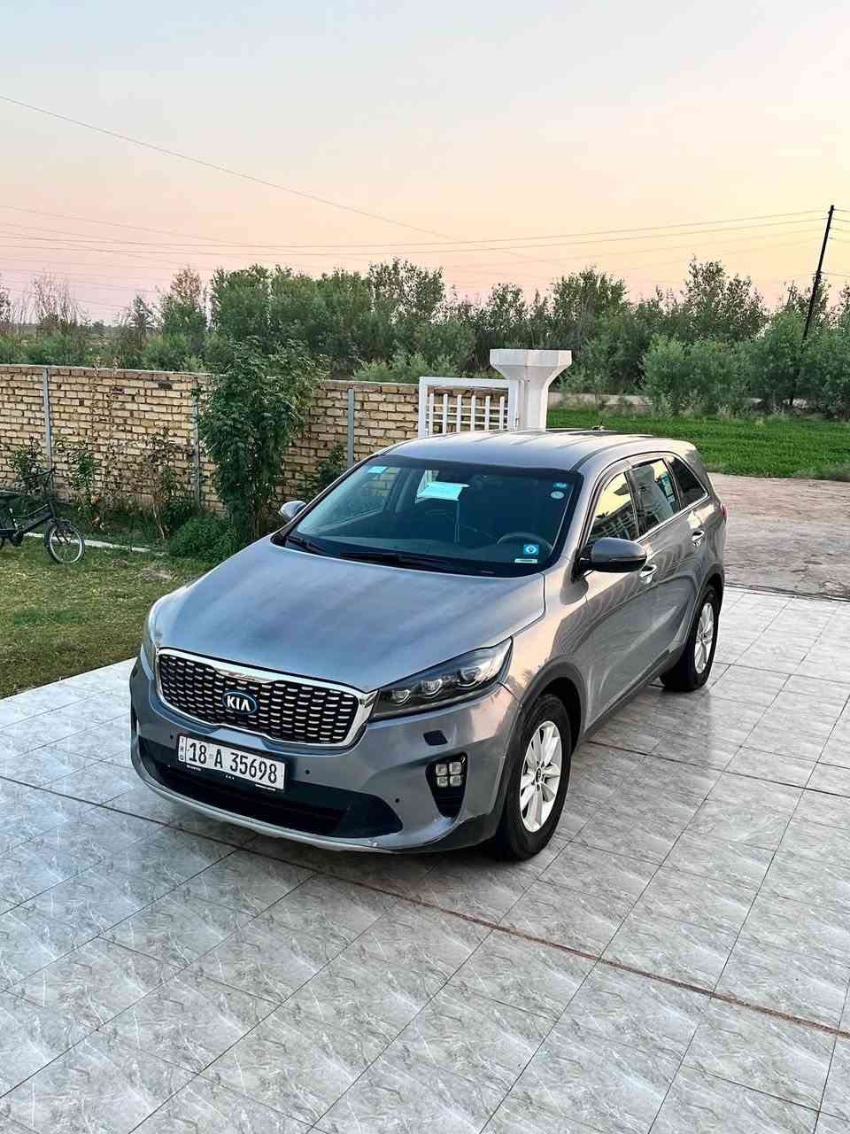 السلام عليكم سورنتو 2020 امريكي V6 سته سلندر سبعه راكب رقم جديد بأسمي
ضررها بنيد وجاملغ خلفي وباب بدون دواخل بدون تبديل فقط رش 
السعر 168 ورقه 
للاستفسار اتصل على ***********

