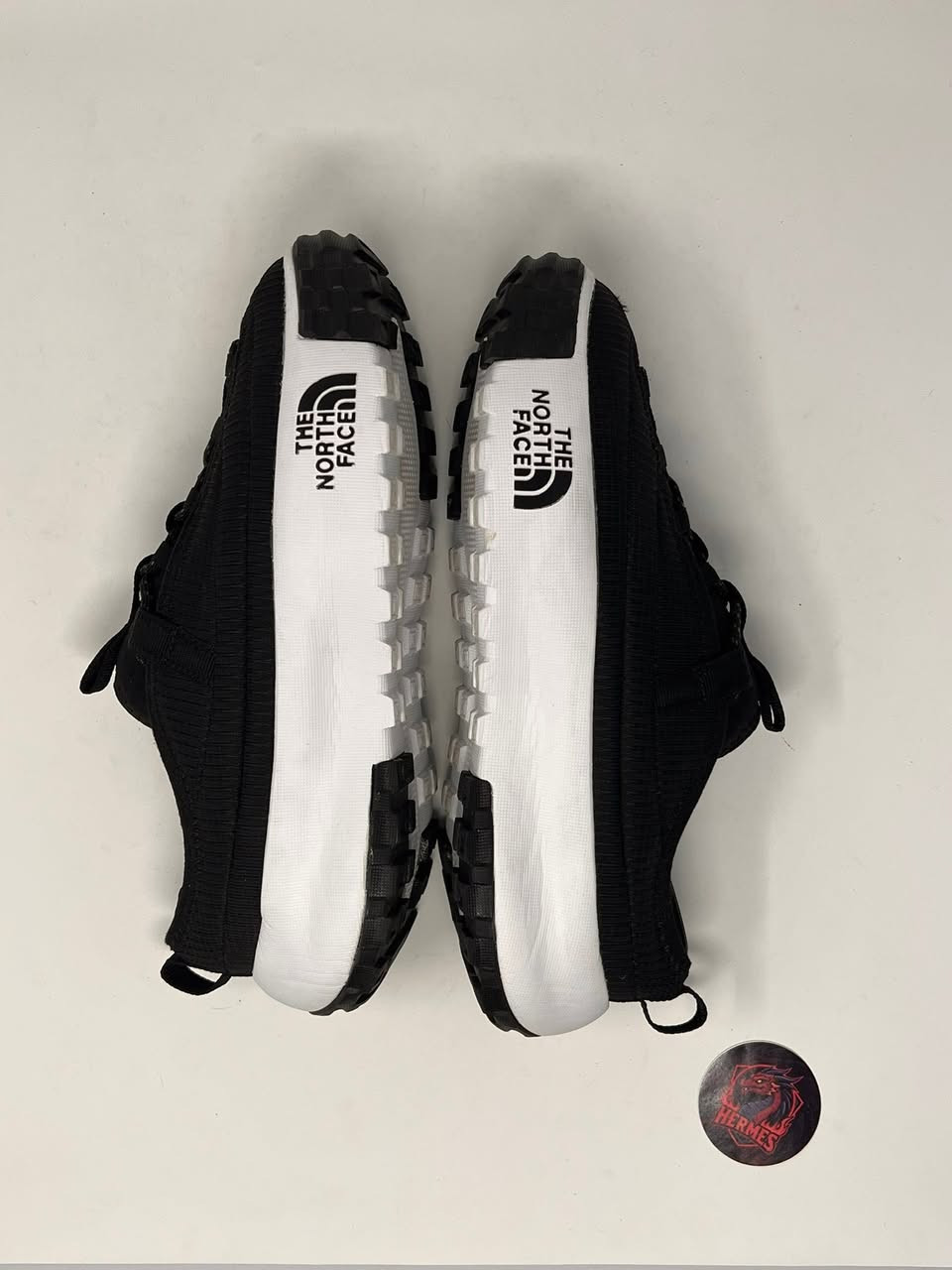 متوفر ✅
The north face 
الحجم:41(26سم)
الوصف: باله فيتنامي نظافة 💯، قطعه اصليه فوم مريح جدا للبس ساعات مطوله تصميم الحذاء سهل بلبس  لكبار السن 

السعر:  40  الف دينار عراقي.

🚚 يوجد توصيل لجميع المحافظات وجميع المناطق في العراق

ادخل انستا شوف القطع القويه المتوفره 
https://www.instagram.com/hermes.storex?igsh=MTQwdWQ4OTZ1YmxoMg%3D%3D&utm_source=qr


**إذا كنت صاحب هذا الإعلان وتريد حذفه لأي سبب، رجاءا أرسل رسالة إلى الدعم الفني**