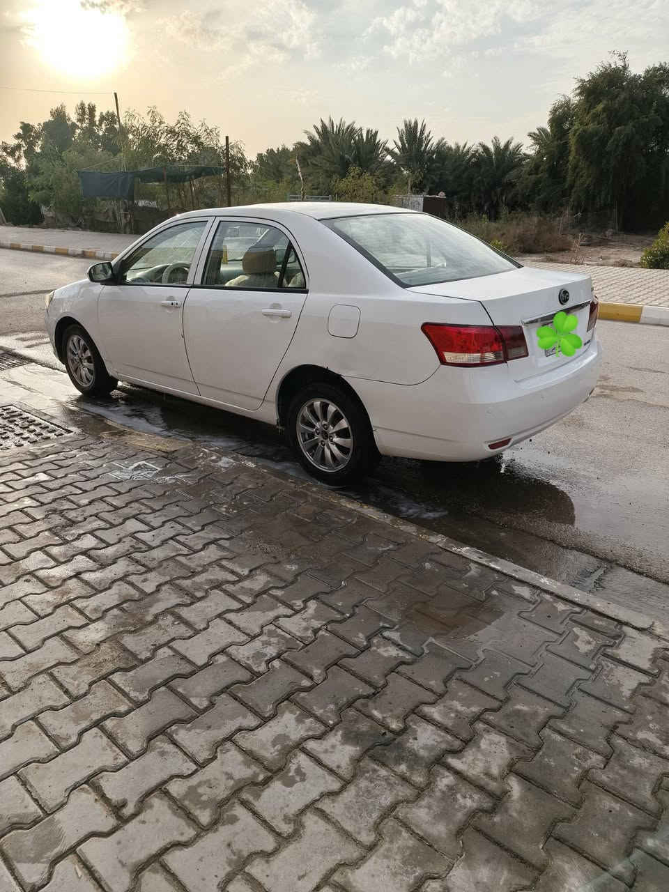 السلام عليكم بيوايدي  g3 كير مكينه خير  من الله تبريد حداديه بور واتر بم فيت بم كله جديد كهربائيات كلها بلادي وكله شغالهه
كير اوتو 
سياره مابيه ضربه بس هلالات لوره تخم تاير 
رقمها بغداد مكاني كوت الاستفسار عل الرقم  ***********
