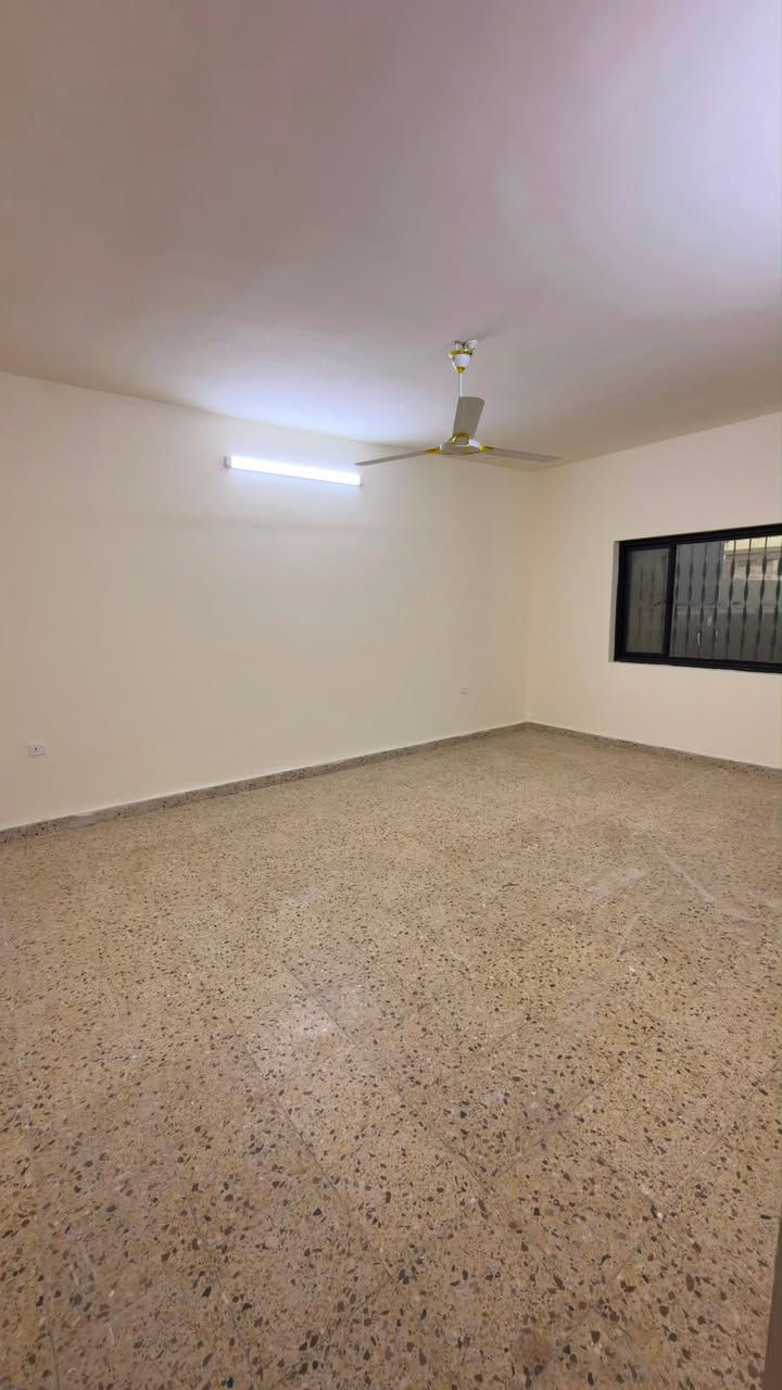 � للإيجار في السيدية
مشتمل طابق أول معزول بمساحة 300م²، مناسب للعوائل وفي موقع هادئ.

🔹 يتكون من:

* غرفتي نوم
* صالة
* مطبخ
* خدمات صحية

💰 الإيجار: 750,000 دينار عراقي
✅ يوجد مجال بسيط للتفاوض

📞 للاستفسار: ***********

🏢 مكتب حلم عقاري
يتوفر لدينا العديد من عروض البيع والإيجار في السيدية والمناطق المجاورة
