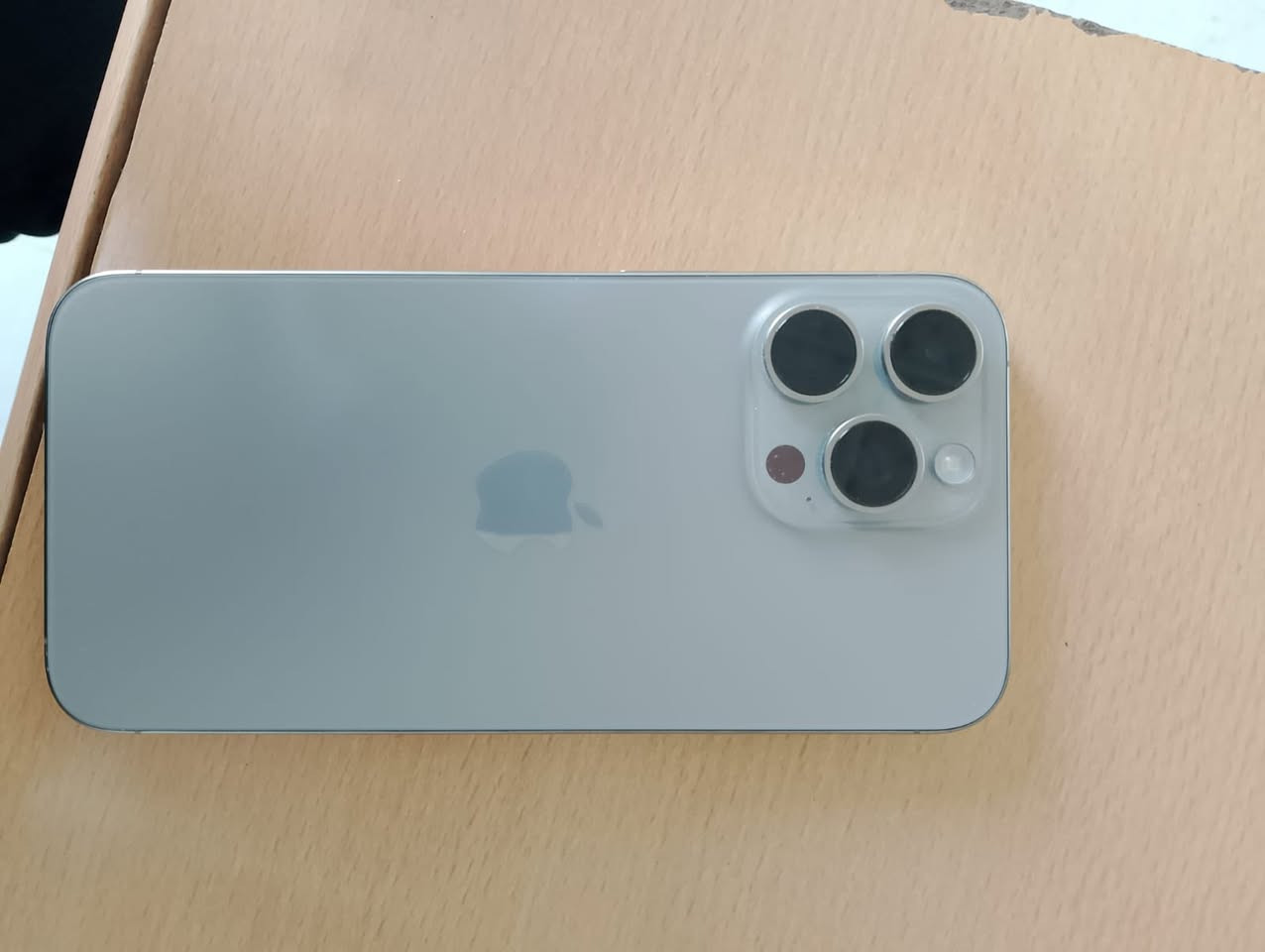 السلام عليكم ايفون 15 برو ماكس للبيع ذاكره 256 بطاريه 87  كامل ملحقات جهاز نضيف كلش نموذج AA طلعت بي فقط هاي السواد بالشاشة ابد مماثر قيمه بما يرضي الله مكاني بغداد  ***********
