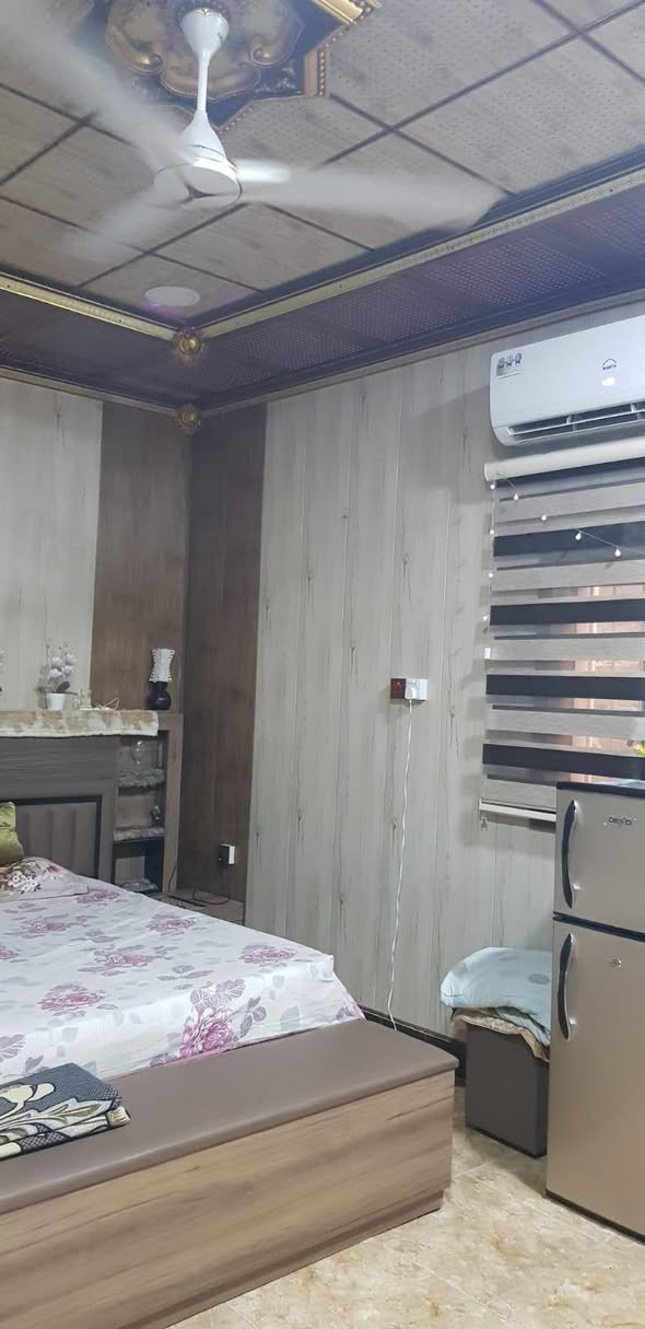 البيت 200 متر طابقين بالمهندسين قرب ثانوية الهاشميات البيت باسم الوالد يحتوي 5 غرف منام وصاله واستقبال وكراج وحديقه بناء بلوك وثرمستون 2015 السعر325قابل للتفاوض قليل الاتصال ع الرقم ***********مكتب الاعتماد للوساطه العقارية
