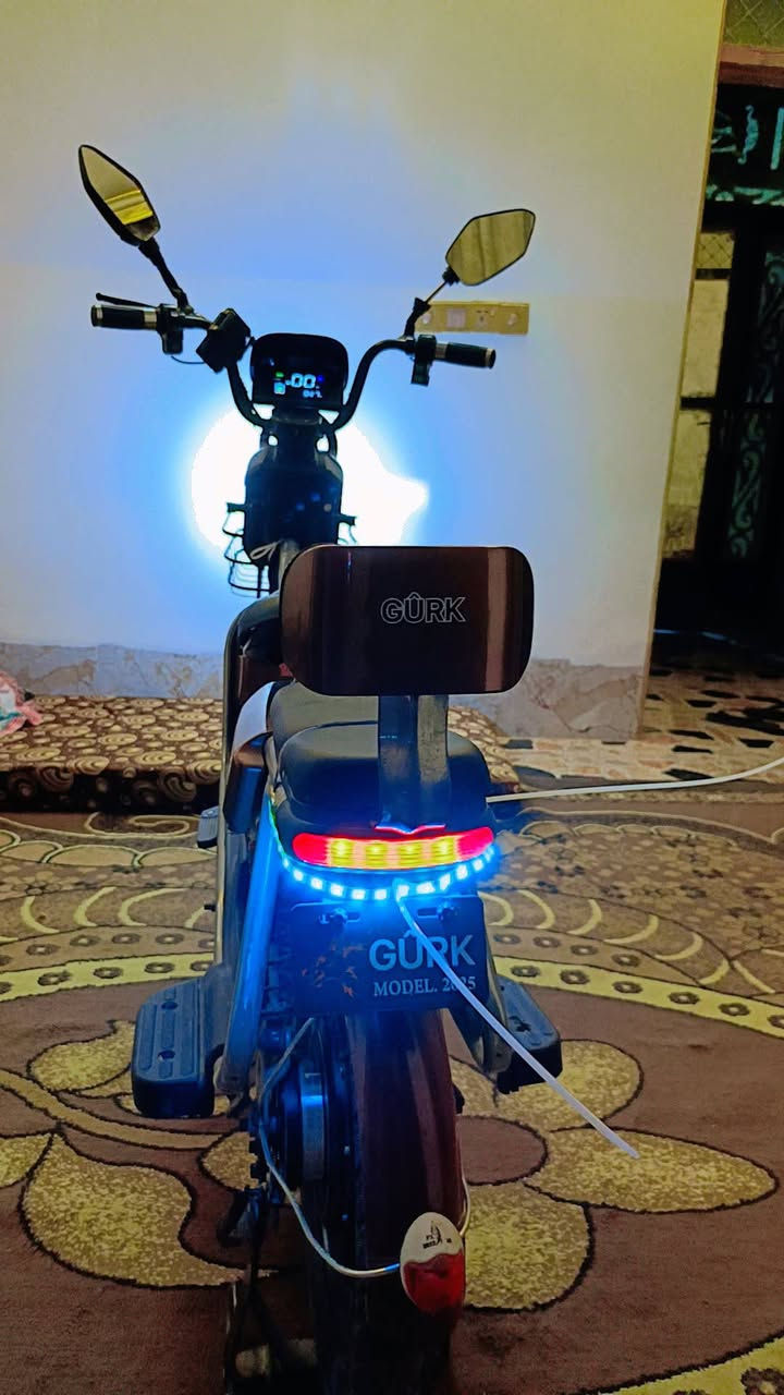 السلام عليكم ورحمة الله
موديل 2025 موطور شحن 5 بطاريات ما صار شهر من حطيتهن ونضافه كدام عينك  90/100 وياه شاحنه وياه بصمه عدد 2 وتشغيل عن بعد لايت اصلي نشره خلفيه بريكات امامي وخلفي مكلف بل نشر              250 وبي مجال 
‏‪***********‬‏
