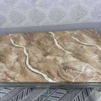 ميز طعام • ٤ كراسي • نظيف