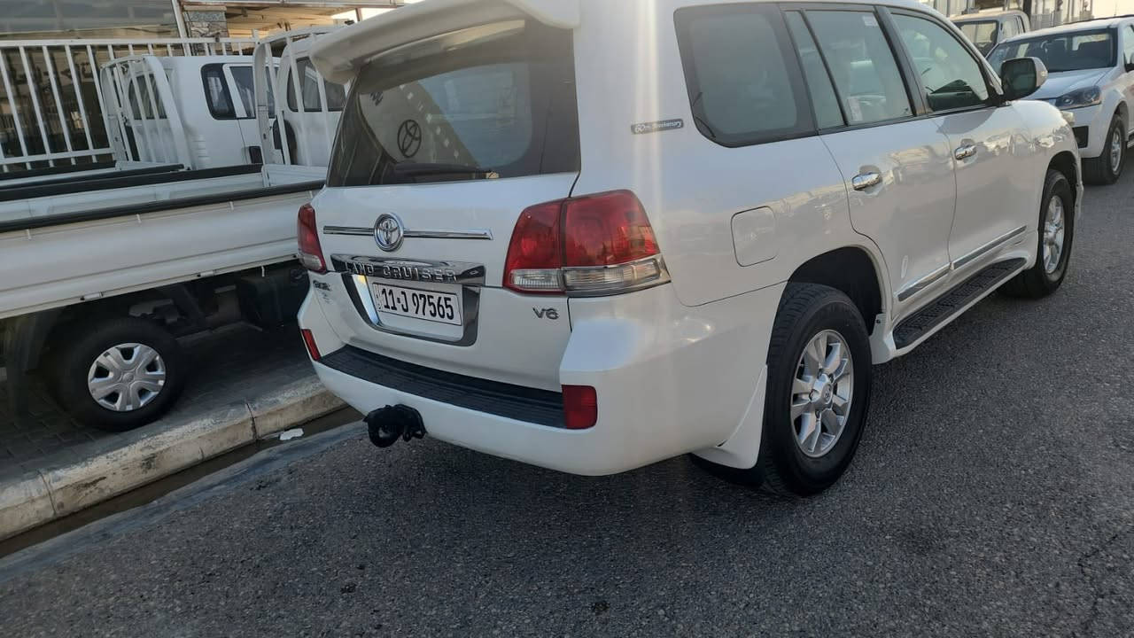 ✅لاندكروز 11 ستينه اصل
✅مكفواله بيها شويه بارد 
✅ماشيه 300 حقيقي ماملعوب بيها 
✅مكينه كفاله عامه والكير كفاله 
✅تخم تايرات وحداديه جديده 
✅سياره بسمي سنويه تحويل ثاني يوم
✅كشنات جلد وكشن كهرباء
✅شاشه وكامره
✅ثلاجه 
✅سونار موجود راسلني ودزه
✅السعر اتصال ☎️ 
✅***********
✅مكان السياره واسط كوت المركز 
✅رقم السياره بغداد وبسمي
