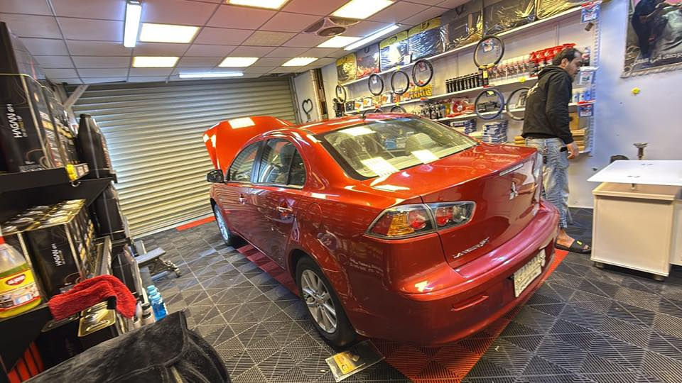 سلام عليكم لانسر موديل 2016 استلام شركه مكفوله ماعده جاملغ امامي مصبوغ  بيه مكانين بارد بسيطات فقط لا غير مواصفات لانسر المعروفه سعر 62$ ورقه وبيه مجال سياره عليه 22 ورقه مطلوبه المصرف وتصير حره ورقه عليك انت تدفعهم مكاني بغداد جديده موبايل ***********
