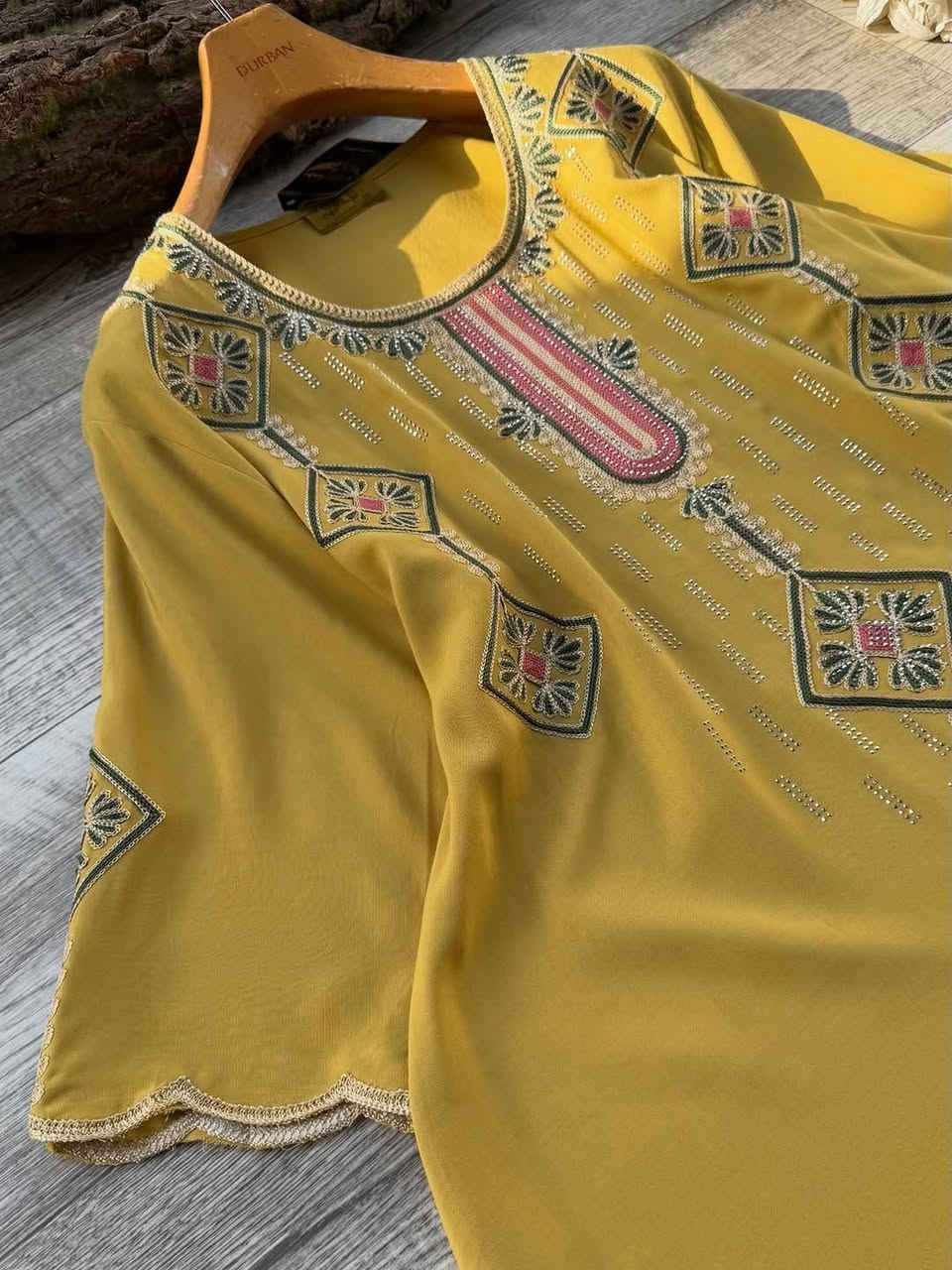 بنااات الموديل اليوم يختلف يجنن حرفيااا 🥹🦋🌺
خامة ونزاكة وترتيب يجنن الوان خيالية  😁🌺
#السسسسسسعر_صااااااااااااارت_قطعة_10_  ألاف 
القياس _2XL 3xl 4xl 5xl x
الخامه كشمير الأصلي درجه اولى
التوصيل الفين دينار داخل قضاء المسيب
التوصيل محافظات 6ألاف


**إذا كنت صاحب هذا الإعلان وتريد حذفه لأي سبب، رجاءا أرسل رسالة إلى الدعم الفني**