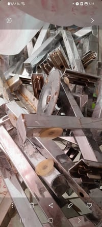 رفوف خشب ١٠ • فاترينه ٢ • بغداد