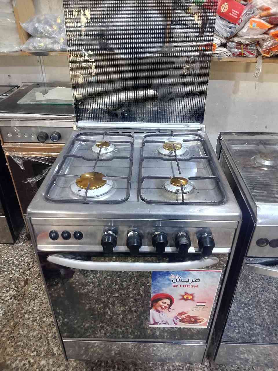 طباخ مصري 4عيون سل استيل نضيف مابي اي ضرر كله شغال وناره زركه فرن شغال فوك وجوه البيع سعره80 مكان بغداد معامل ولي شراي يتصل ع رقمي *********** اكو توصيل
