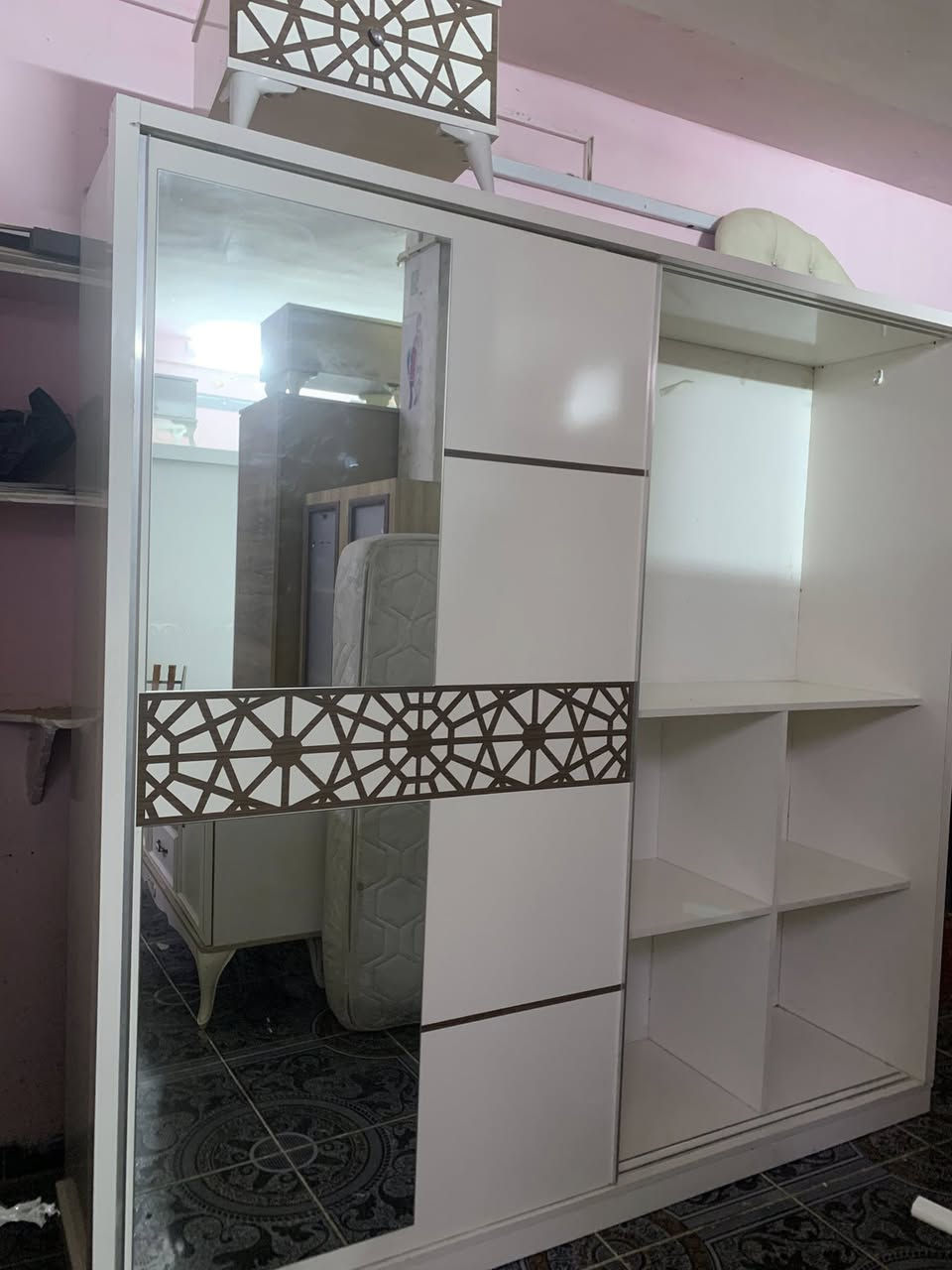 غرفه تركي ٣٥٠ جدا نضيفه مكان الزهور. ***********
