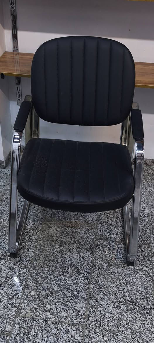 رفوف وميز وكراسي مال مكتبة للبيع 
العنوان بغداد حي القاهرة
***********
السعر 500 الف
