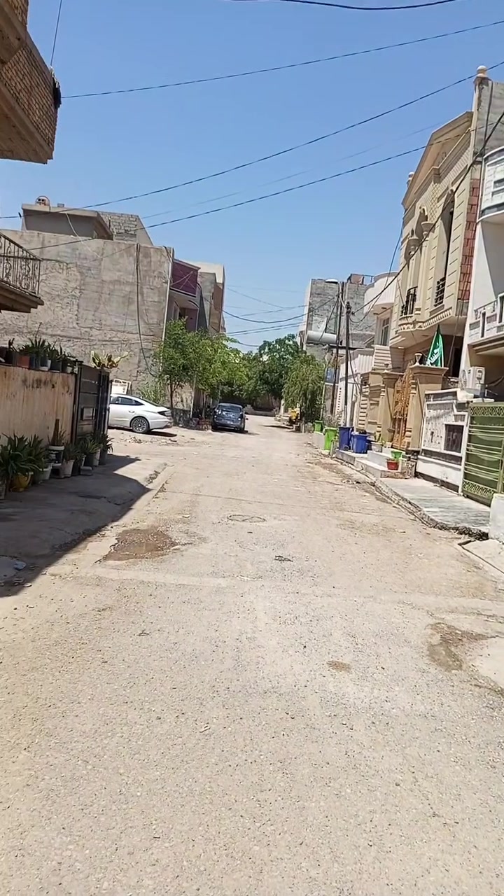 فرصه للحصول على قطعة ارض للبيع في مكان وموقع  مميز من حيث البعد عن الشارع العام ومنطقه سكنية متكاملة والخدمات ماء وكهرباء وتبليط وخط مولد ومجاري واناره بعقوبة 7 نيسان خلف معهد كويا  مباشرتا  مدخل كرازات حمودي الفرع الاول على اليمين أو مدخل المحطة المرموقة وأول فرع على اليسار تحويل مباشر في الطابو مساحة 150م 10×15 سعر المتر مليون وربع تفاصيل اكثر داخل الفيديو للاستفسار خاص او ***********
