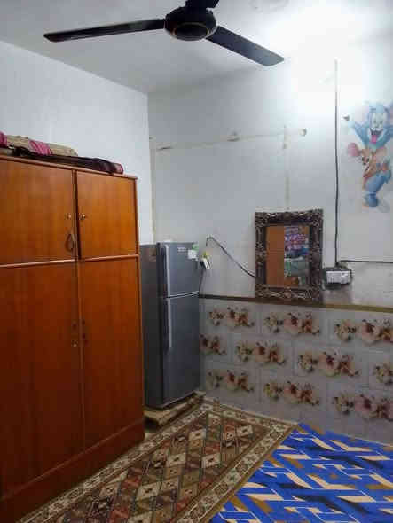 السلام عليكم بيت للبيع قاطين في سبع قصور مثل ماموضح بلصور غرف وستقبال وصاله ومطبخ  وحمام داخلي وتواليت خارجيه والفوك نفس تصميم القاط الوال شارع ابو احمد قرب فرن صمون ابو صلاح للستفسار خاص اوالتصال ***********
