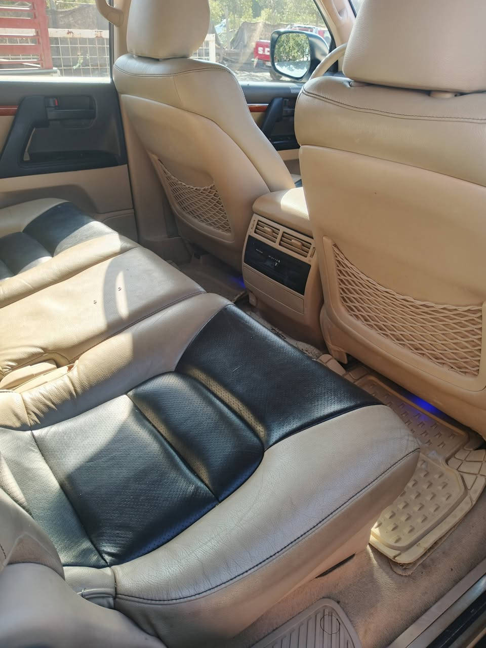 السلام عليكم لاندكروزر للبيع
2012 فطيميه مكفولة كفاله عامه 
فول مواصفات تحويل مباشر 
الرقم ***********
متواجد على الفيس
