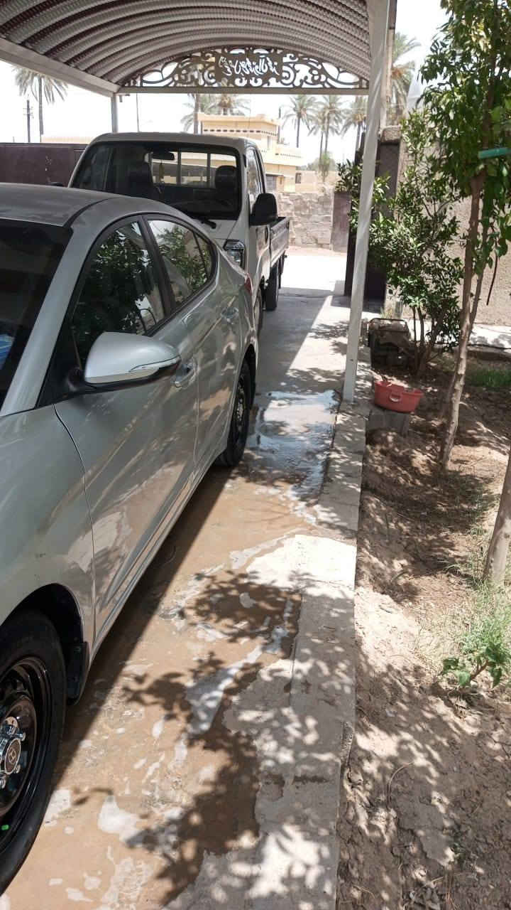 سلام عليكم ورحمه الله 
النترا 2017 خليجي 
كير محرك ما مفتوح شركه
تبريد انجماد تدفئه خير من الله 
تخم تاير ويل        / الموصفات
تحكم ستيرن +
مانع نزلاق +
رقم نكليزي + 
سنويه جديده لحد 2030
يوجد صبغ في ماكن محدده
مكلف بل نشر يرجئ التصال على
***********
***********
السعر 127
