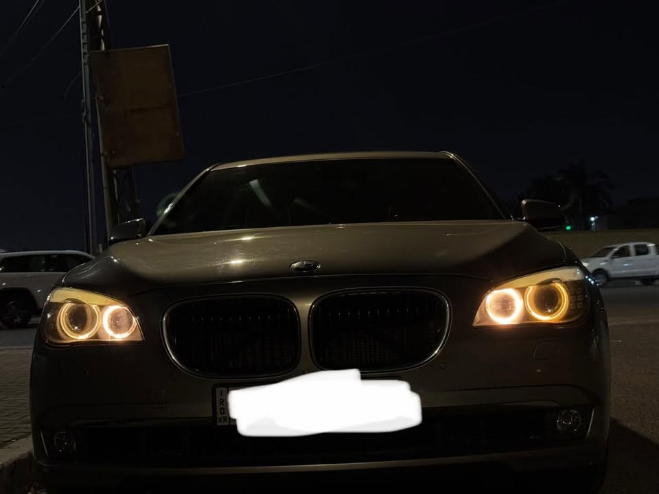 للبيع بي إم دبليو BMW 740 Li باب طويل مديل 2012 اصل F01  تون يوربو محرك 6 سلندر فوووووول للأخير خليجي فقط مدكر امامي كلير ورصعه باب السائق معامله تسجيل كامله فقط ادفع كمرك وسجل 
بيع فقط بسبب الحاجه السعر 80 مجال قليل ***********
