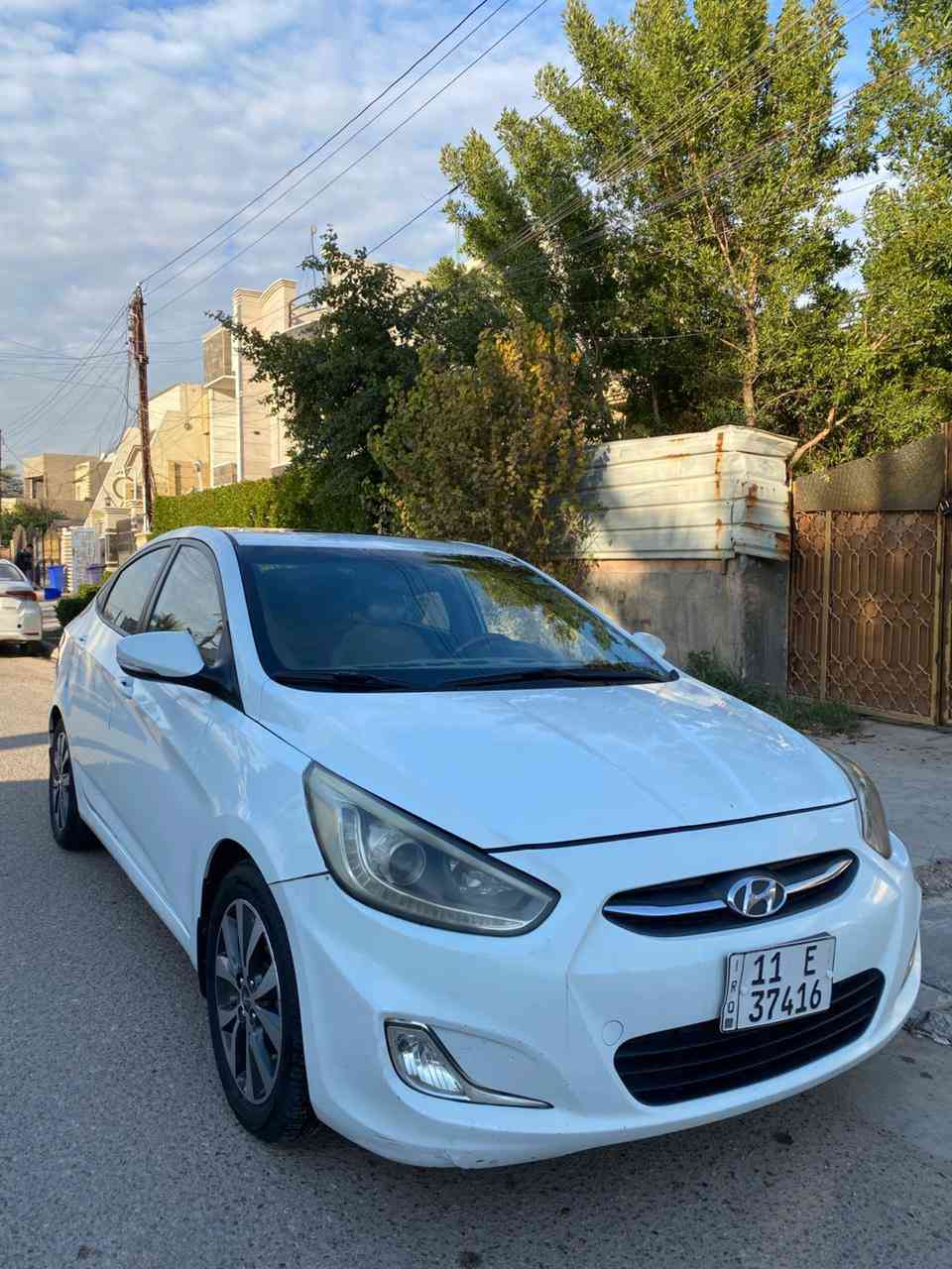 السلام عليكم
للبيع اكسنت موديل 2016 

فول مواصفات 

فتحه سقف 

أربع دسك

ستيرن صاج 

منضومه زنون

شاشه 

لد امامي 

لد خلفي 

محرك 1,6 

مكفوله مابيه صبغ فقط بارد قليل بلجاملغ الخلفي 

السعر 11,300$  يعني 113 ورقة بيه مجال 

مكان السياره بغداد العامريه 

الاستفسار ***********
