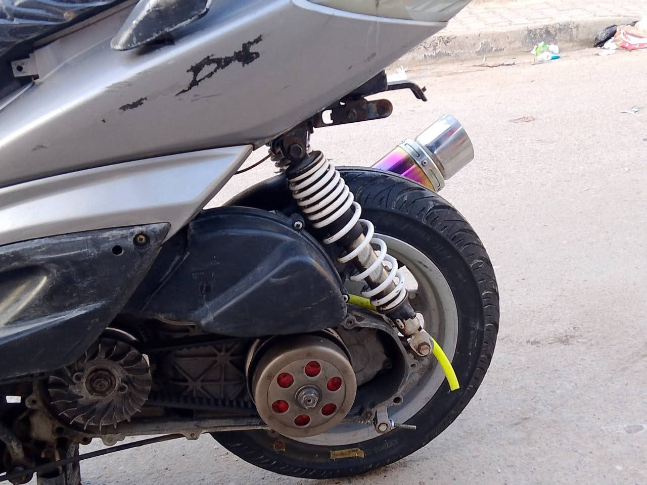 سكنس نوزل خطين 250 قفل 
دراجة كاملة من كل شي عوزها بس كفر 

مكينة مكفولة من النضوح والتبخير والصوت 

كهربائيات شغالة كلهن 

صالنصة 7 الوان رياضي 

كلج رياضي 

العنوان بغداد الشعب نهاية الفورتات 
‏‪0778 003 9422‬‏. 

اليدور مكفول لايراسلني دراجة كدام العين تفحص وتاخذ
