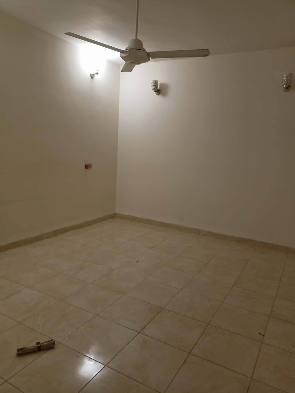 دار لليجار طابق ثاني منعزل كامل 
يحتوى الدار 
غرفتين نوم 
مطبخ 
استقبال 
صحيات 
سعره ايجار 250الف مع ماء كهرباء 
عنوان كركوك منطقه الخضراء قرب جامع سلطان عبد الحميد 
عقارات العاصمة 
استفسار تواصل مع ارقام التاليه 
***********
***********
