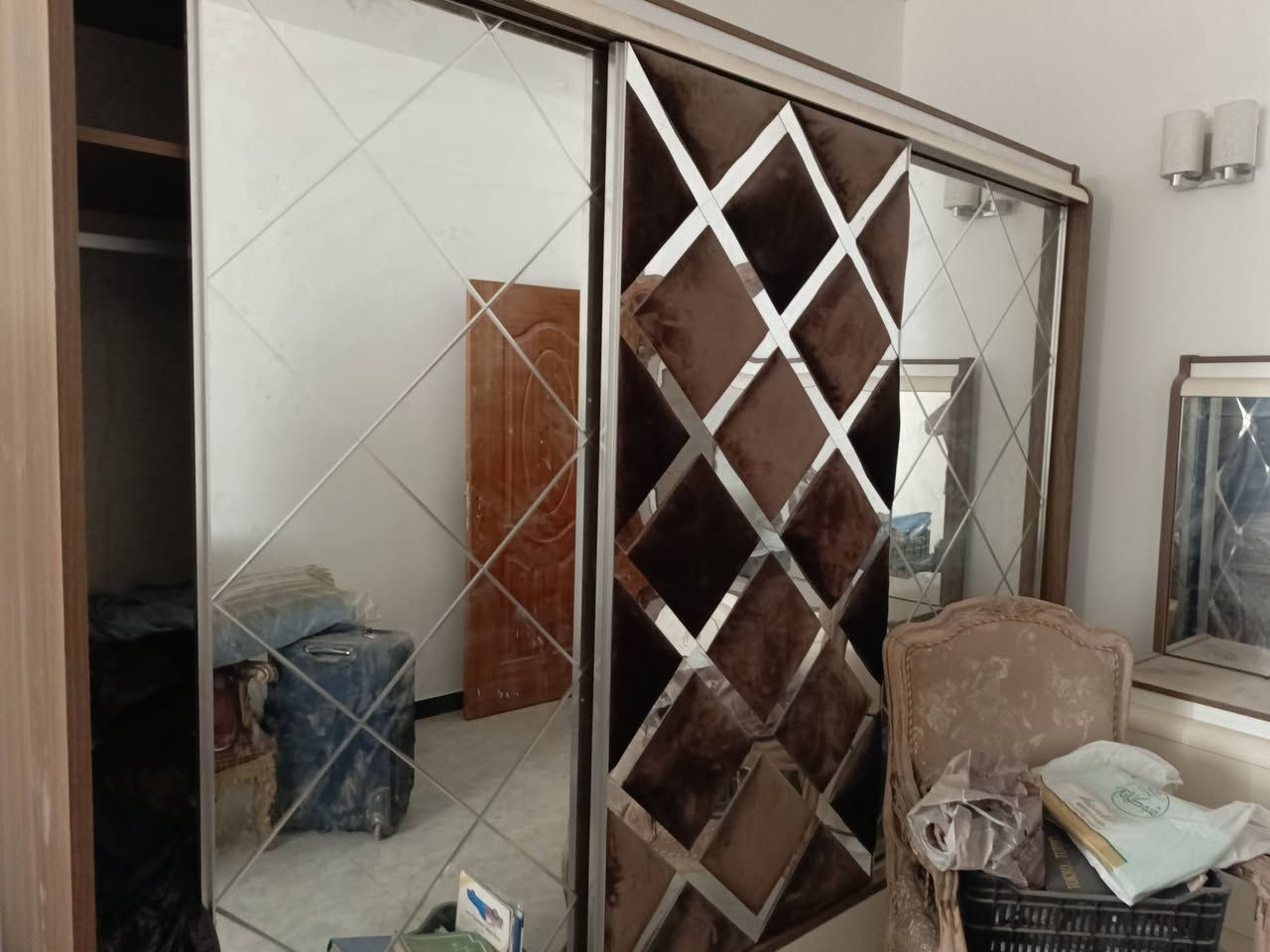 غرفة نوم تركية درجة اولى ثقيلة اخذتها ب 1700 دولار .. ابيع ب 600 الف و بيها مجال
الغزالية ***********
الصور مو واضحة لان الغرفة هوسة متروكة بالواقع احلى و الكنتور سلايد انارة مخفية
