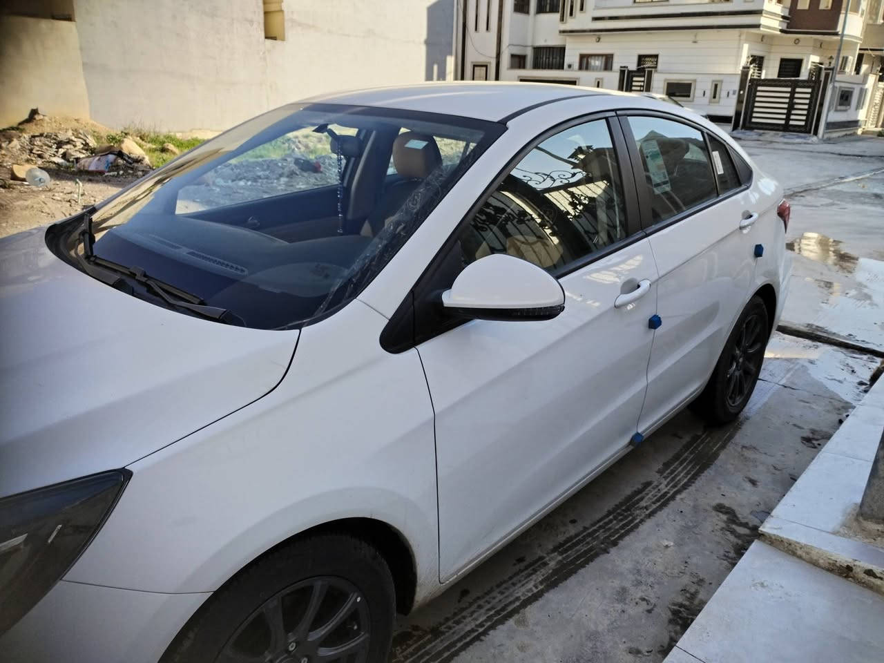 السلام عليكم
اريزو 5 موديل 2025 
السعر 110 ورقات البيع نقدا فقط  
السيارة ماشية 3900 كيلو فقط بعد الدهن ما اتبدل اول مرة السيارة بالضمان 200000 الف أو ست سنوات أيهما أقرب
المواصفات نص فول  تحكم جهتين حساسات اتو هولد هند بريك دكمة اربع دسك ويل كب لد نهاري
السيارة بعدها على الوكالة بدون اي ضرر كير مكينة شرط  فقط هناك شخط خفيف جدا بالدعامية الخلفية وموجود بالصور
للاستفسار الاتصال على الرقم ***********
