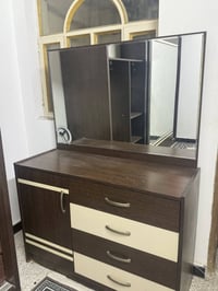 كنتور وميز تواليت للبيع نظافة 90‎%‎ سعر 170 الف  07711360360 مكاني بغد...