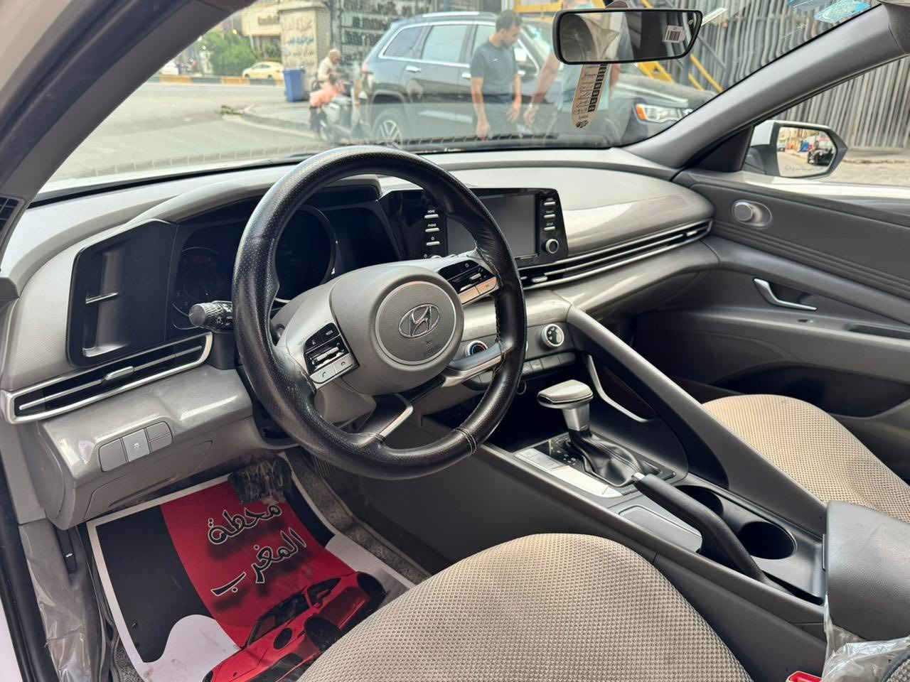 السلام عليكم ..
سيارة النترا للبيع .🚗
موديل /2022 خليجي 
لون / ابيض  🤍
مواصفات فول 1/1 
فتحة - شاشة بلوتوث - ستيرن تحكم - بصمة - حساسات امامية خلفية - ماشية 84 - نضيفة داخل خارج .🔥
مكينة كير خير من الله🕹️
تبريد + تدفئة  فول .
بيها فقط باب بيها بارد .
سيارة ما ناقصها شي 
رقم بغداد - تحويل ثاني يوم .
مكان سيارة بغداد الرصافة .🇮🇶
السعر 165 بي مجال بسيط .💵
للاتصال استفسار على الرقم ….📱
***********
