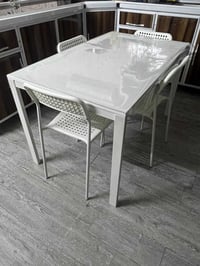 ميز • ٤ كراسي • طقم سفرة