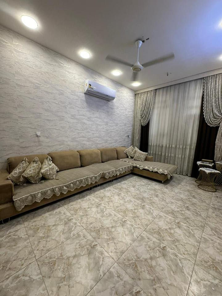 السلام عليكم ورحمة الله وبركاته 
مشتمل مساحه 100 متر
طابو زراعي صرف 
طابق واحد 
بناء حديث 
خدمات فول
عنوان الامين الثانيه 
قرب كرار وائلي 
اقرب نقطه مستوصف قيد بناء
السعر 118 بيه مجال
***********
