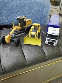 الاليات للبيع بلدوزر حديد  وكريدر حديد وتريله  الإتصال على الرقم  0781...