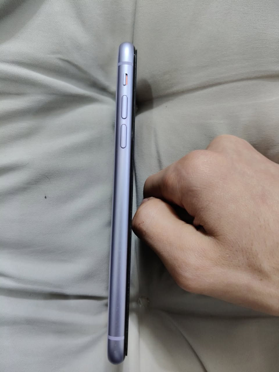 📱 للبيع Apple iPhone 11 – نظيف جداً 🔥  
128GB | لون بنفسجي مميز  

✔️ الجهاز نظيف جداً استخدام شخصي  
✔️ شاشة أصلية + True Tone موجود  
✔️ Face ID شغال 100%  
✔️ الكاميرات صافية جداً بدون مشاكل  

🔋 البطارية 75% (يعمل بشكل طبيعي)  

📦 ويا شاحن  

💰 السعر: 240,000 دينار  
📉 قابل للتفاوض للجادين فقط  

📍 الجهاز جاهز للفحص بأي وقت  

📞 للتواصل: ***********
