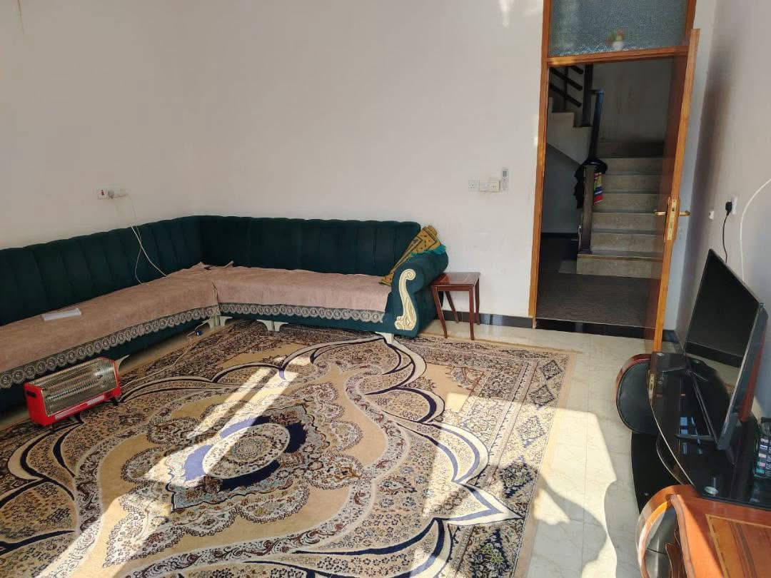 السلام عليكم
دار للبيع محافظه واسط قضاء الصويره 
حي الاسرى زراعي سند 25 شارع حسينيه ام الحسن مساحه300م واجه15نزال 20 غرف نوم عدد 2 بناء حديث طابوك رابع بيت قريب ع الشارع التبليط للأستفسار اكثر خاص او الاتصال***********
***********
