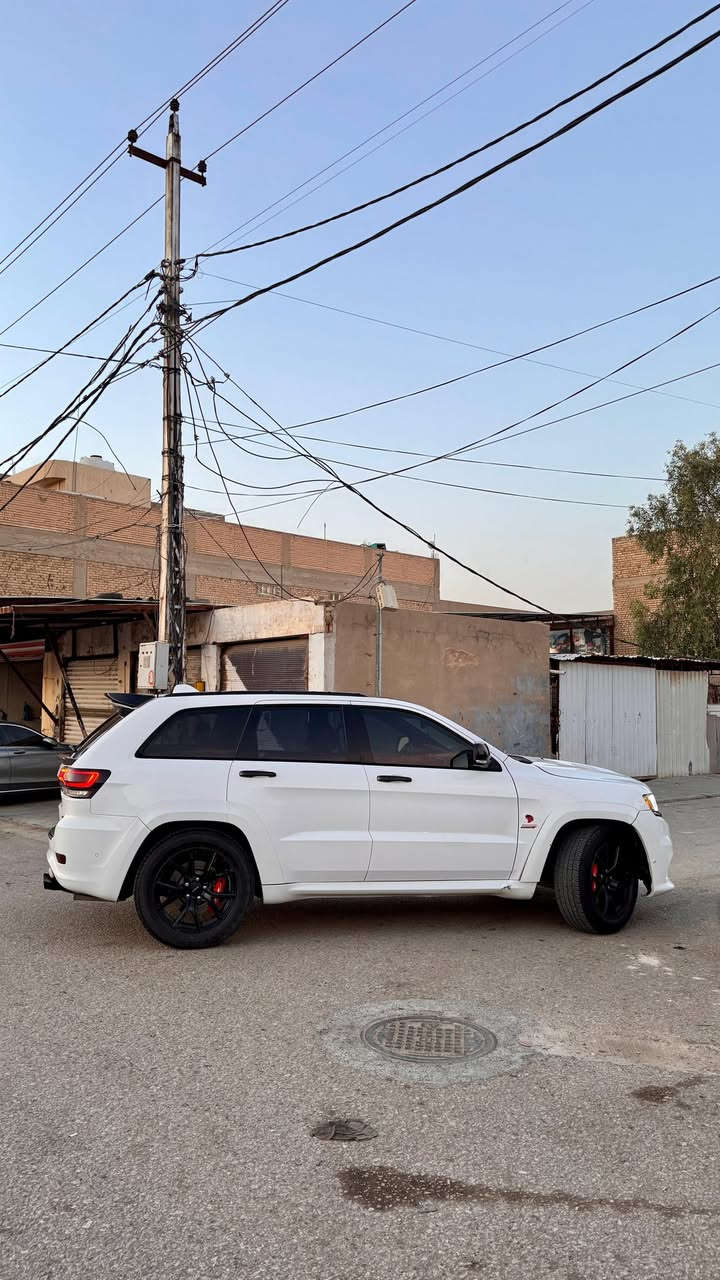 جيب اوفر لاندv8(موديل 18)
السيارة جديدة بمعنا الكلمة فول الفول
اضافات الي عليها
ستيرن srt
فچوچ برمبو
سبايدرات
داخل كشنات احمر والدشبول خياط 
ويل srt
فووووول مواصفات للاخير 
8سلندر
كل المواصفات بيها
بانوراما سلايت 
رادار امامي خلفي +توقف ذاتي
نقط عمياء جانبيه 
حساس امامي+خلفي
فجوج برمبو 6بستم 
كشنات امامي تحكم كهرباء
كشنات (تدفئه تبريد) الامامي
كشنات خلفيه تدفئه 
خزن ميموري 
بصمه تشغيل 
بصمه ابواب 
تشغيل عن بعد 
شاشه جبيره SRT 
كامره خلفيه دواره 
صندوك كهرباء 
استيرن كهرباء +فول تحكم +تدفئه 
شفتات كير بالاستيرن 
هيترات بالمري + مري قلابه
انضمه قياده متعدده (ثلجي رملي صخري طيني)
دبل كير (عادي اوتماتيك)
نضام سبورت ونضام اقتصادي ECO
سستم صوت محيطي 12سماعه  هارمن ودمام خلفي 
اشاير بالمري
وضعيات قيادة 5 (sport) (Track) (auto) (snow) (tow)
 

برمجة ايكل 
هدرز شورت 
كزوز دبات كورسا وتفريغ
الاستفسار  : ☎️
***********
***********
