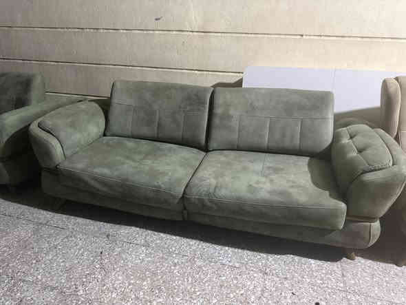 تخم للبيع ٨ مقاعد نظيف كولش شبه جديد . مكان بغداد البياع ( *********** )
